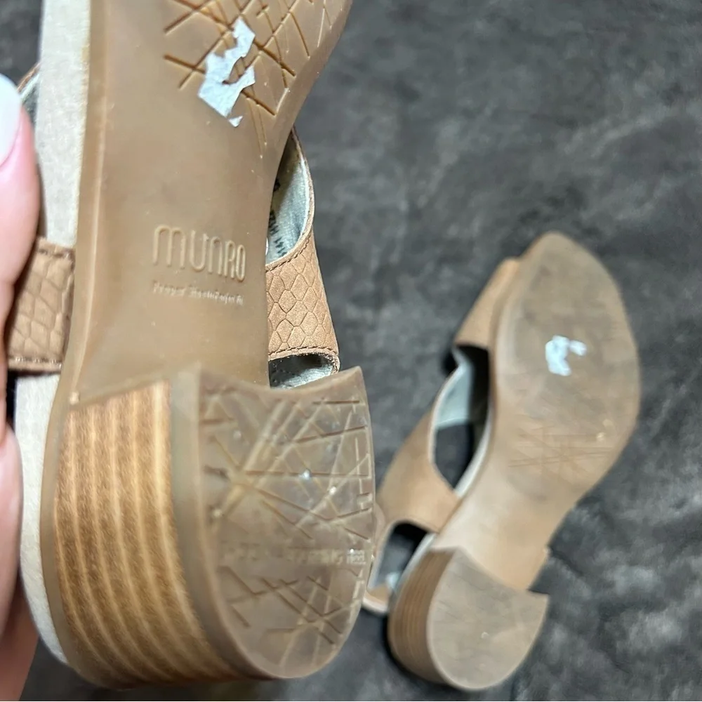 Munro Jenny Sandal Block Heel Square Toe Tan Lizard Nubuck Suede Like New​
